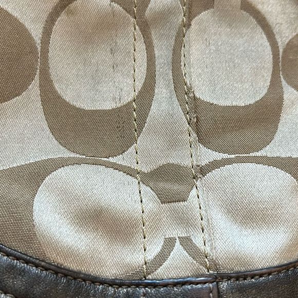 Coach Vintage Signature Chain Metallic Shoulder Bag Duffle Crossbody F19730. - Picture 9 of 13